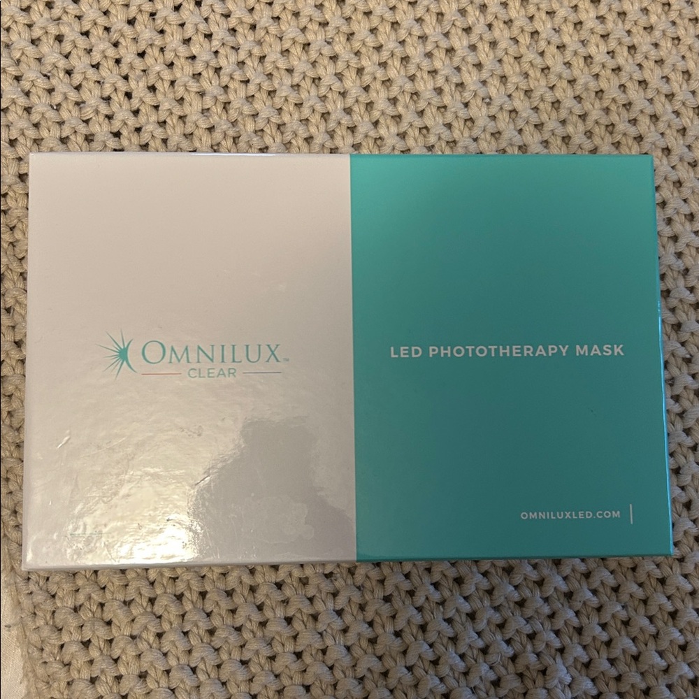 Omnilux Clear LED Light Therapy Mask - excellent condition - Picture 5 of 9